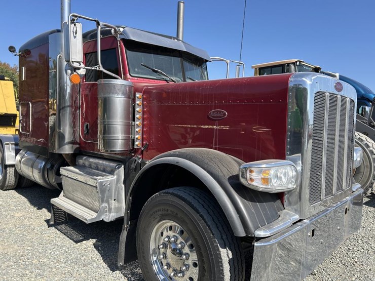 2012-peterbilt-389-image-10