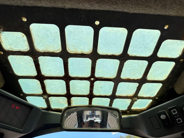 2019-deere-325g-image-26