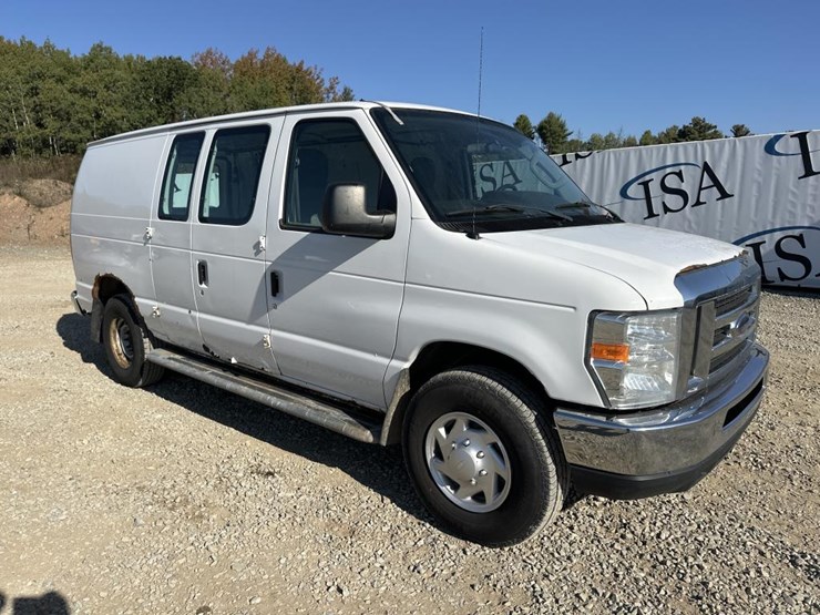 2013-ford-cargo-image-7