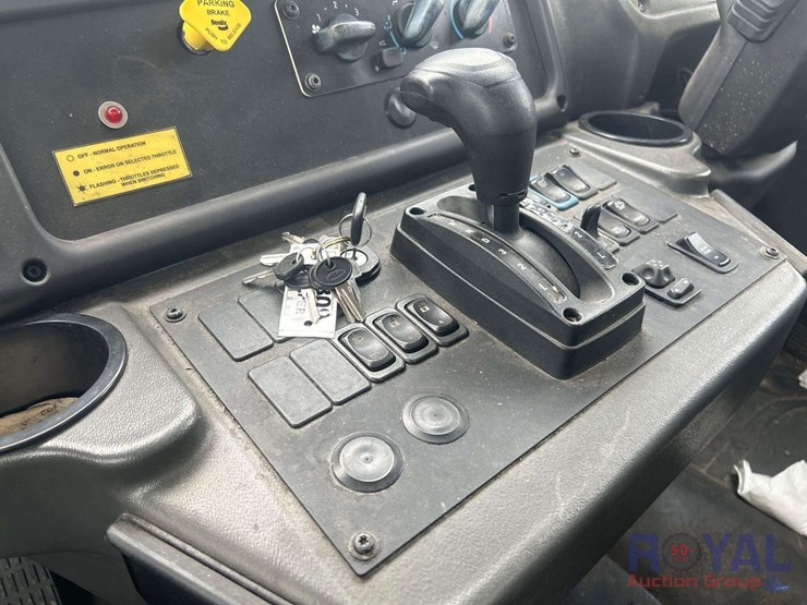 2019-freightliner-m2-106-8.5-cuyd-street-sweeper-truck-image-11