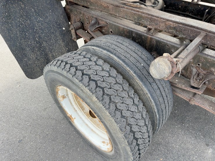 2003-isuzu-npr-image-18