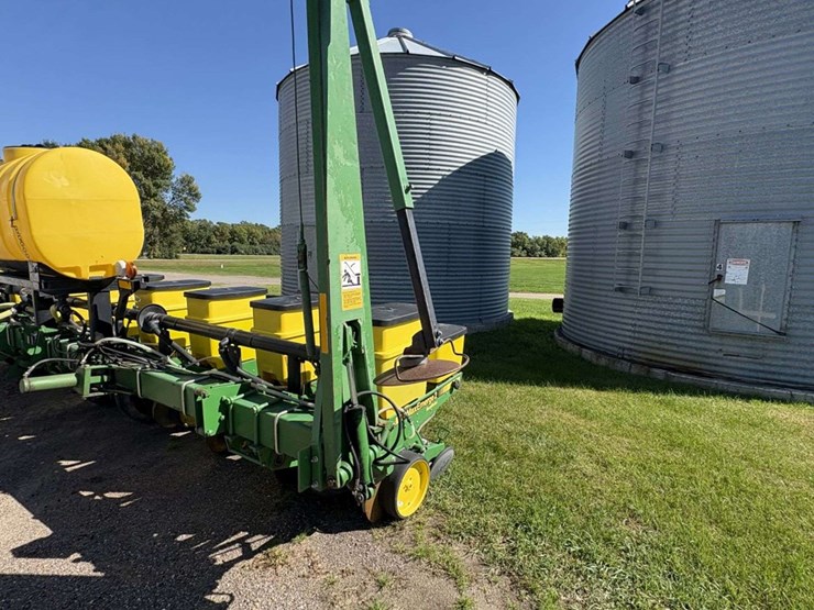 john-deere-7200-image-38