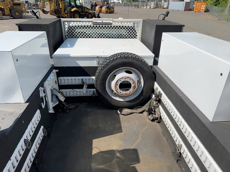 2017-ford-f550-xl-image-31