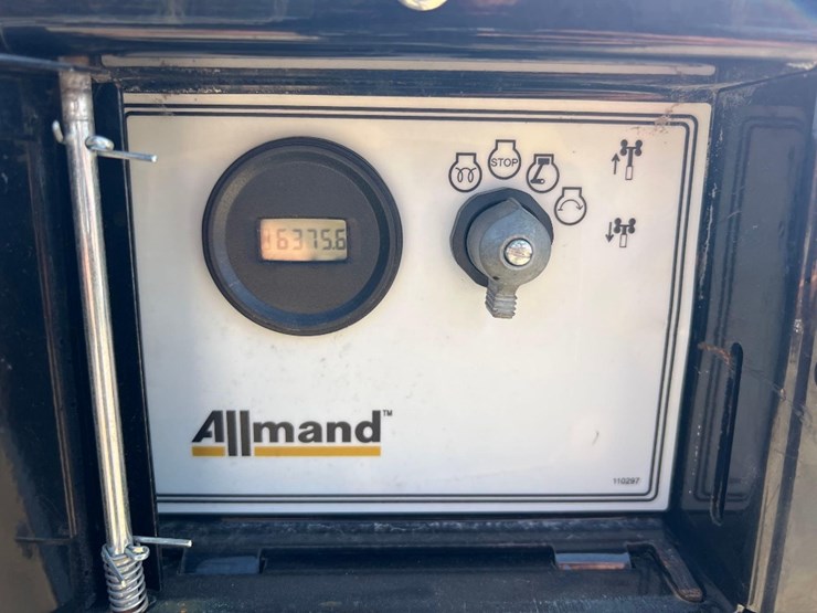 2019-allmand-night-life-v-series-light-plant-image-15