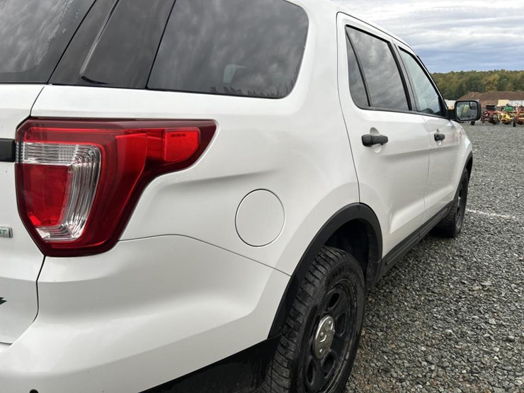 2017-ford-explorer-image-11