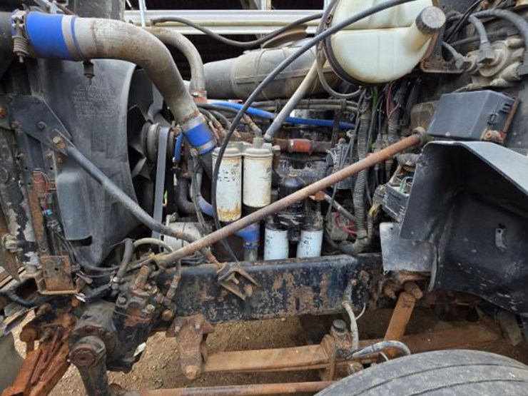 2002-mack-ch613-image-17