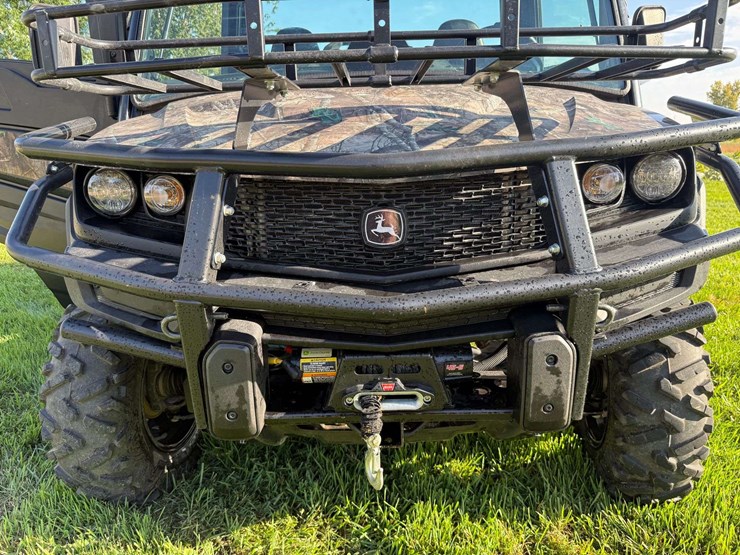 2021-john-deere-gator-image-15