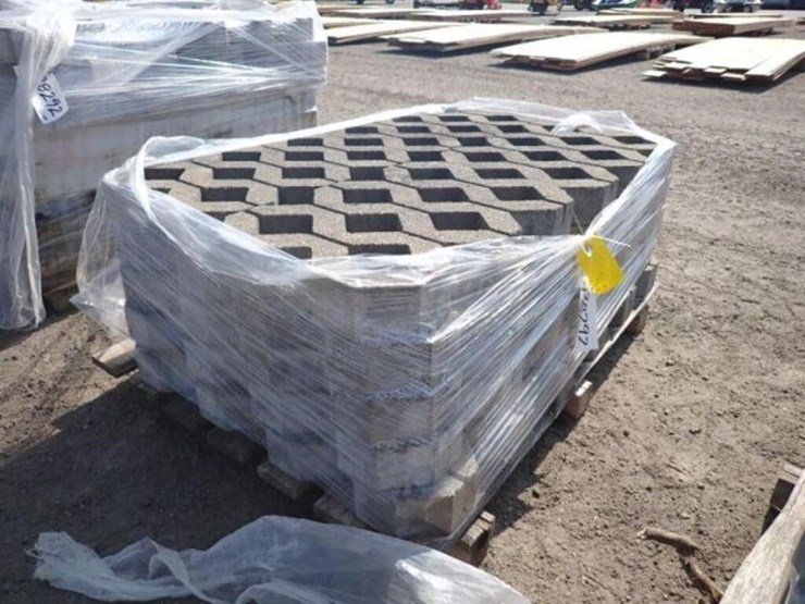 qty-of-(8)-skids-of-turfstone-pavers-&-decor-stone-image-18