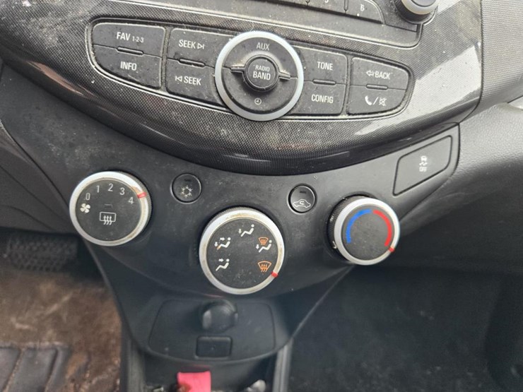 #1580-•-2013-chevrolet-spark-compact-vehicle-image-33