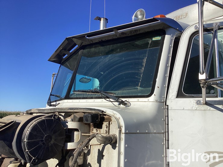 1997-peterbilt-377-image-9