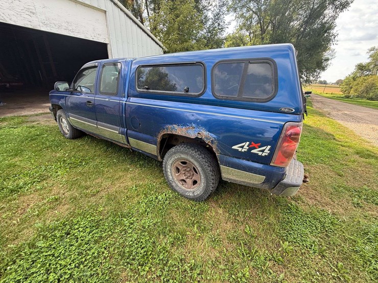 2003-chevrolet-extended-cab-pickup-with-topper,-4x4,-261,233-miles,-v8,-automatic-transmission,-per-image-11