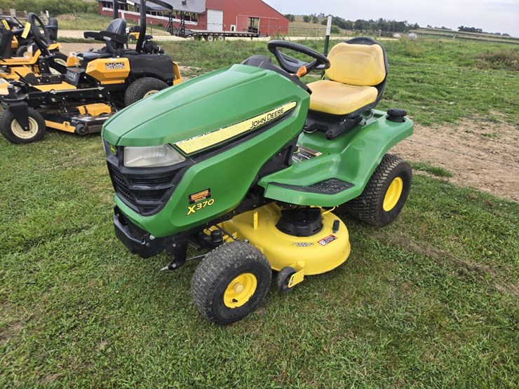 2016-john-deere-la-image-2