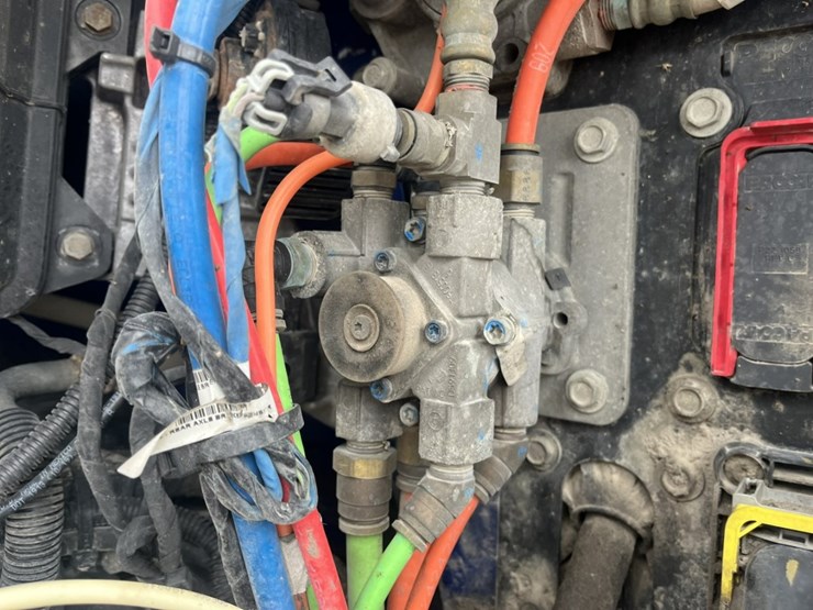 2020-kenworth-t680-image-12