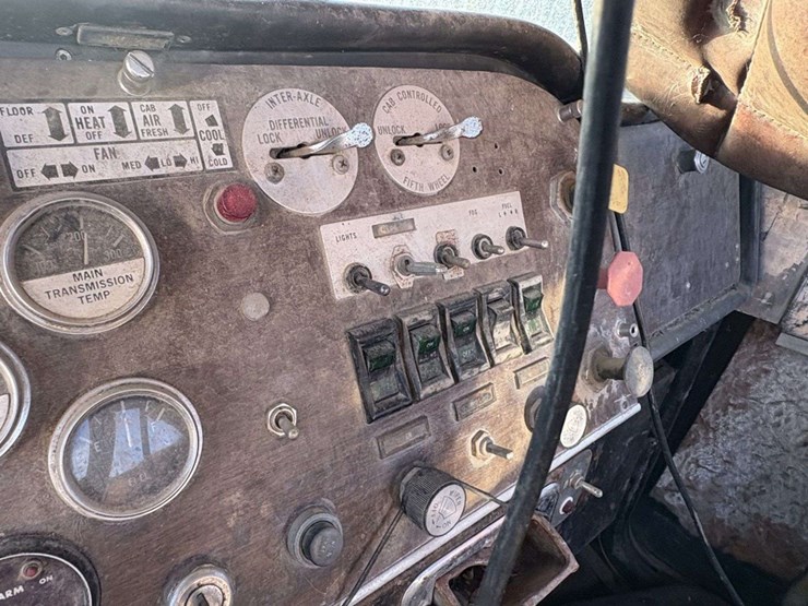 1977-peterbilt-359-image-34