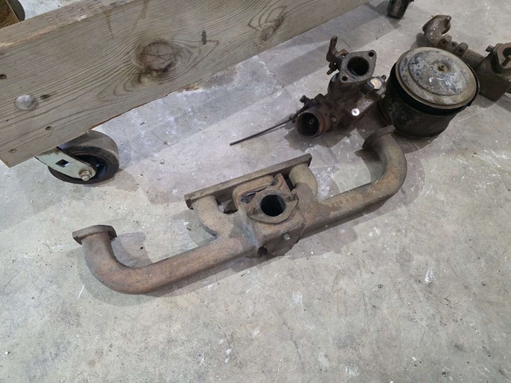 late-model-pontiac-inline-8-engine-converted-to-marine-use-by-kermath,-loose-and-in-excellent-condit-image-8