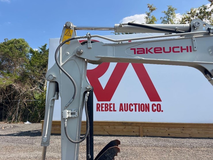 2021-takeuchi-tb235-2-image-11
