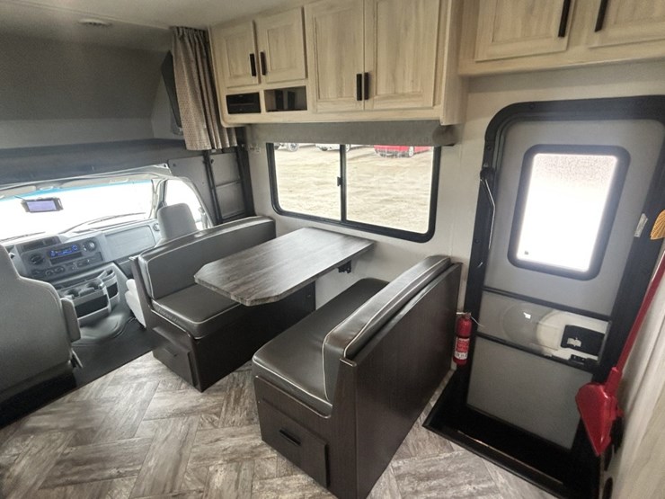 2021-ford-e450-image-55