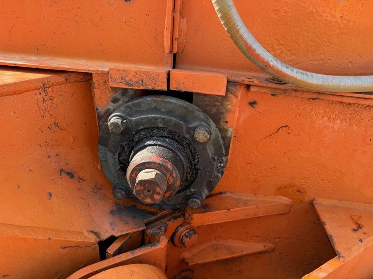 #1233-•-towable-wood-chipper-image-22