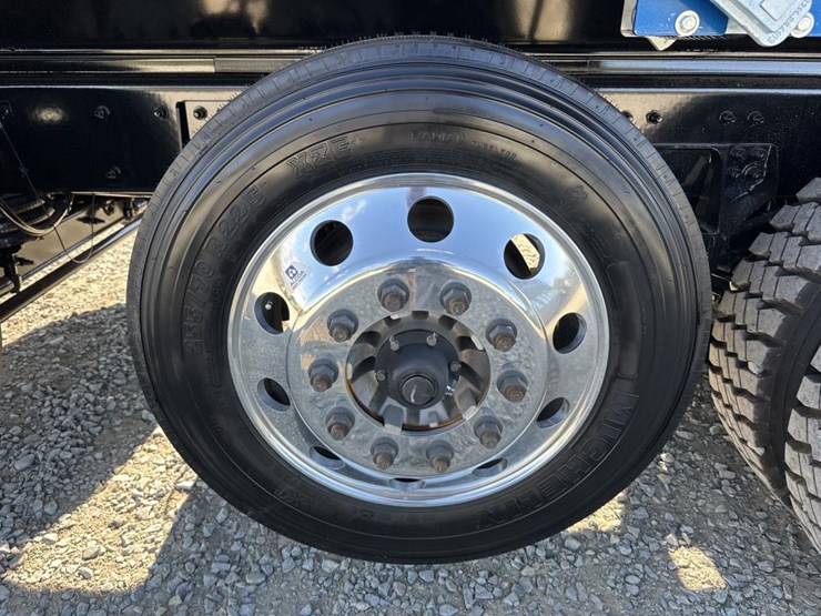 2025-kenworth-t880-image-92