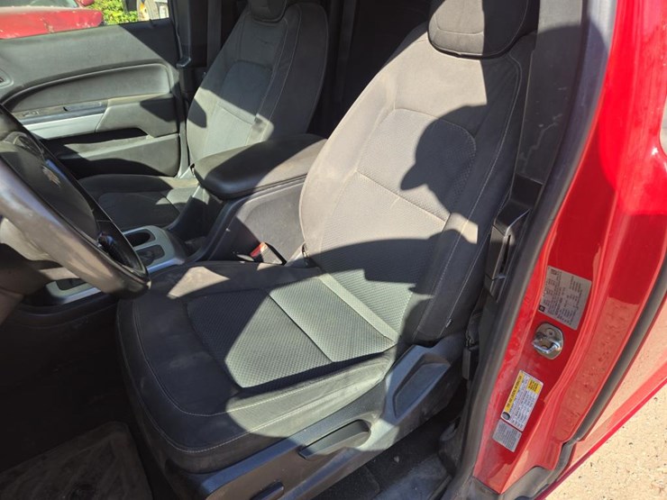 2015-chevrolet-colorado-image-32