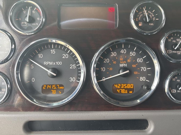 2020-peterbilt-389-image-38