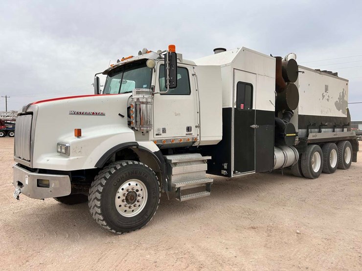 2013-western-star-4900-image-1