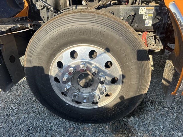 2023-kenworth-w990-image-67