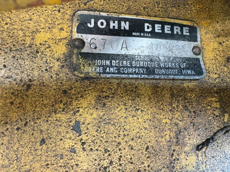 1982-deere-670a-image-26