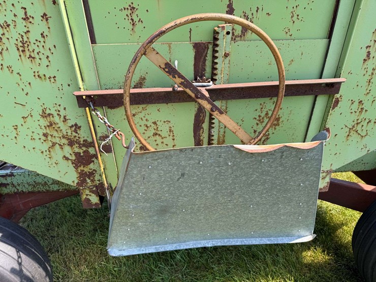 parker-gravity-box,-250-bu.-8-bolt-hubs,-extendable-hitch-image-16
