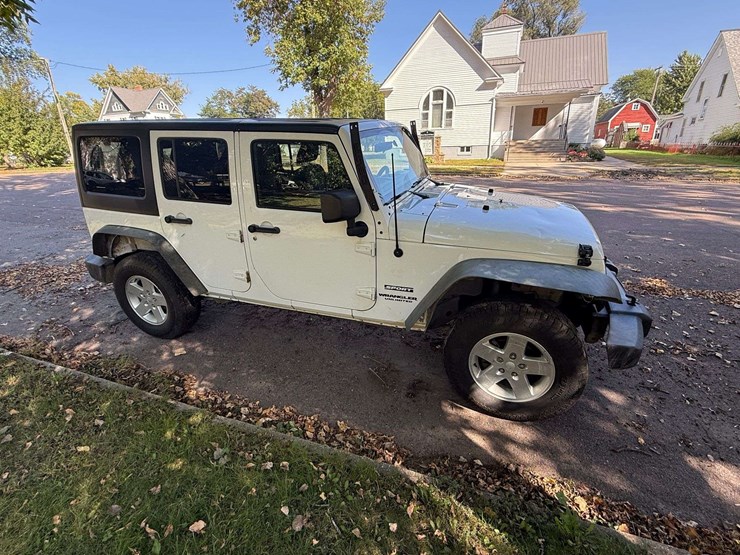 2011-jeep-wrangler-sport-image-5