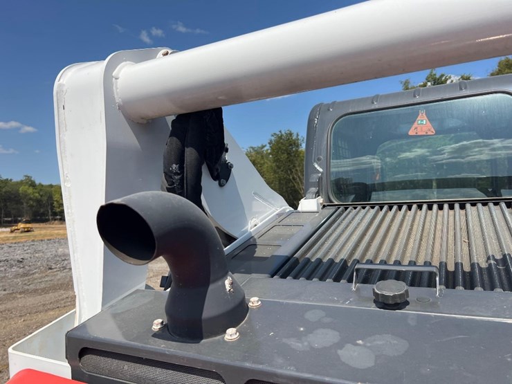 2023-bobcat-t770-image-21