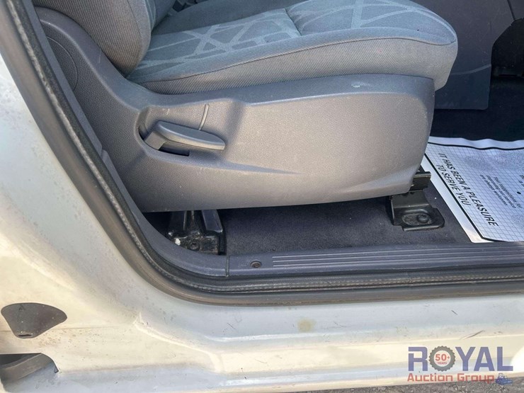 2010-ford-transit-connect-image-26