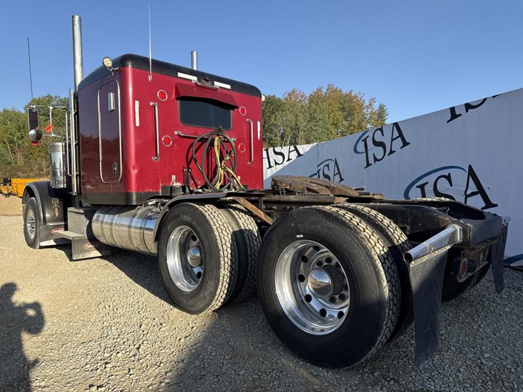 2012-peterbilt-389-image-3
