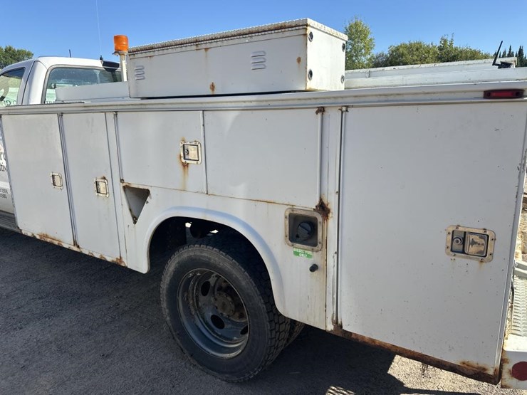 2004-ford-f550-xl-image-19