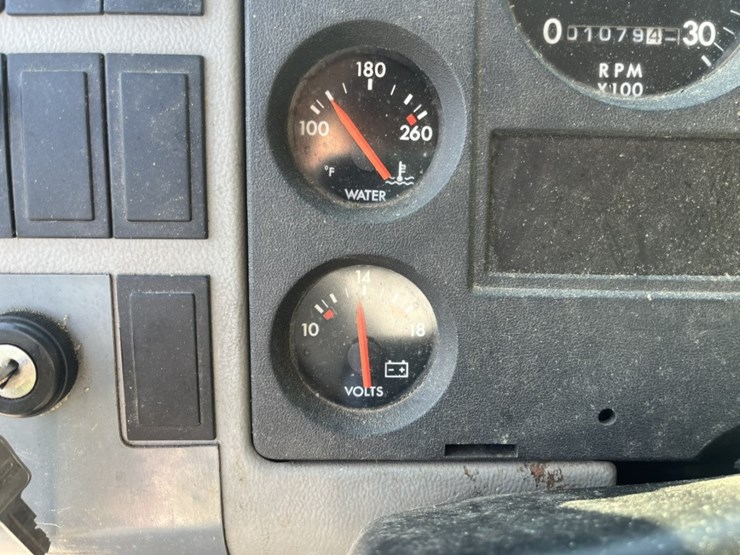 1996-freightliner-fl80-image-152