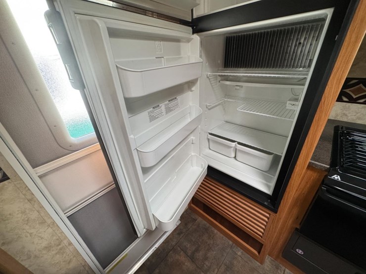 #2285-•-2010-keystone-bullet-250rks-camper-image-61
