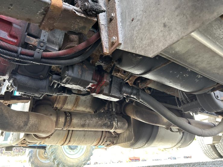 2015-peterbilt-579-image-32