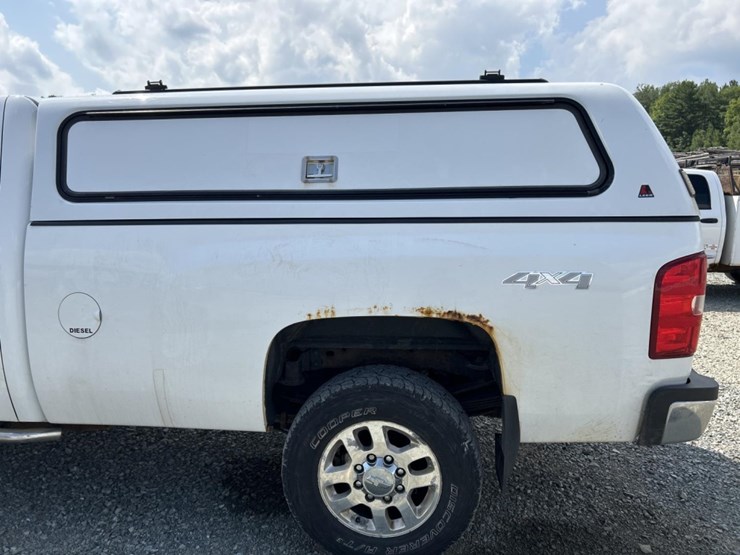 2014-chevrolet-3500-image-8