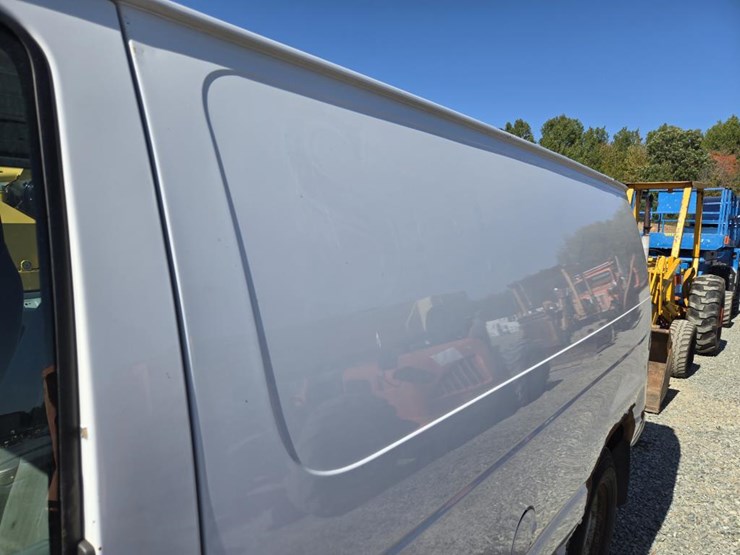 2013-ford-cargo-image-16