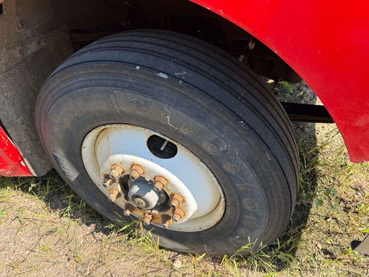 1994-ih-day-cab-semi-tractor,-n14-engine,-9-speed-transmission,-shows-431,118-miles-with-an-in-frame-image-12