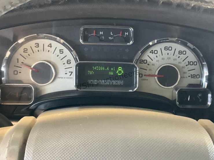 2014-ford-expedition-image-18