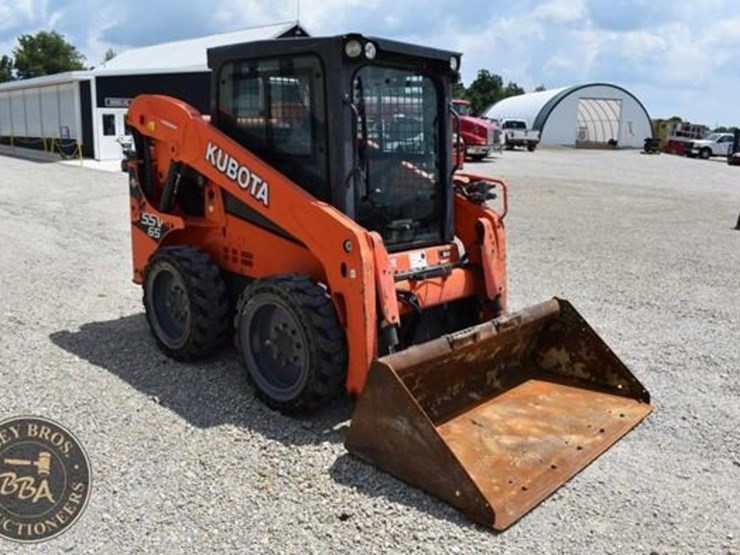 2017-kubota-ssv65-image-18