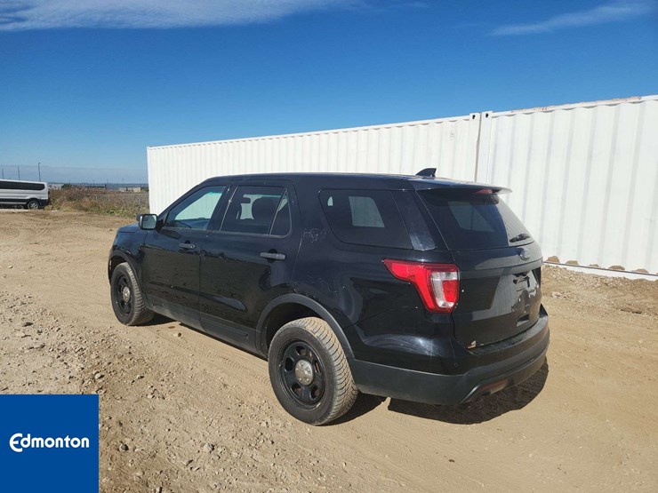 2016-ford-explorer-image-3