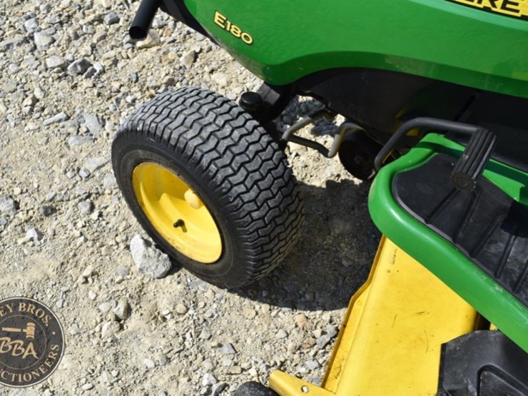 john-deere-e180-image-15