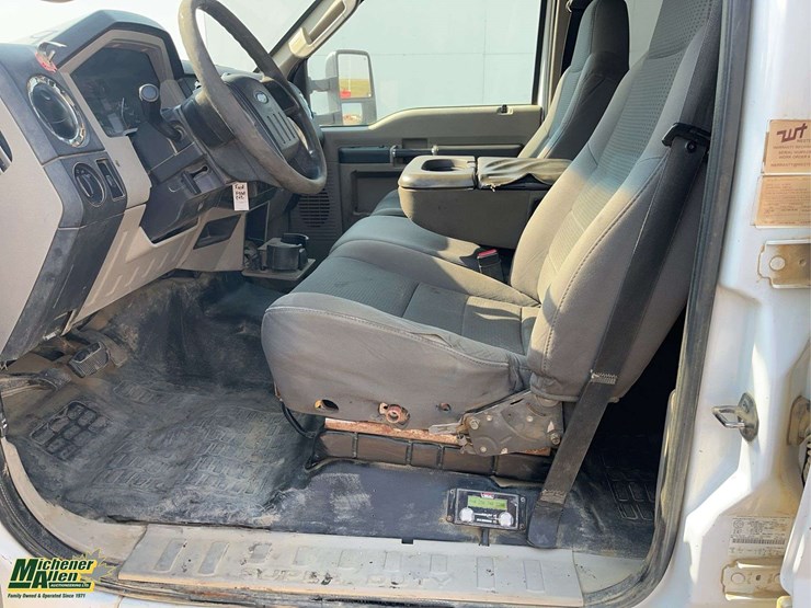 2010-ford-f550-image-11