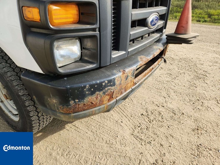 2012-ford-cargo-image-43