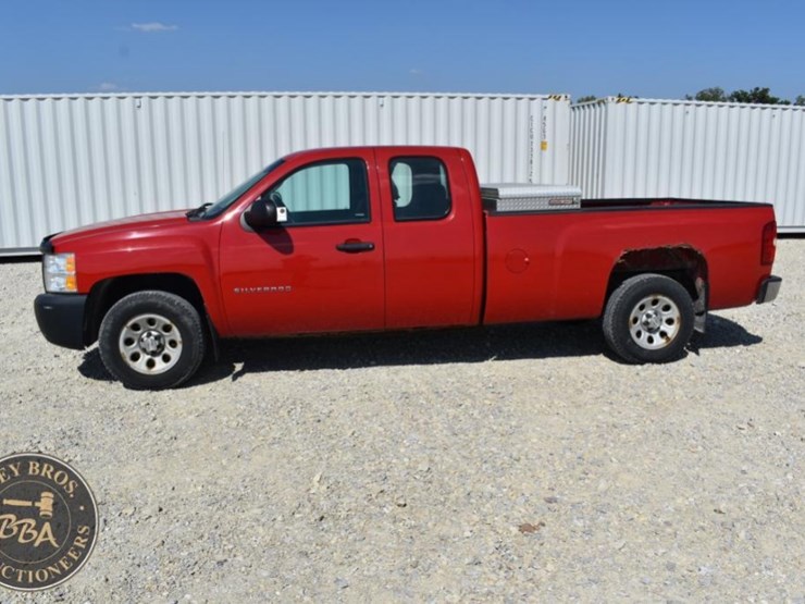 2013-chevrolet-silverado-1500-image-2