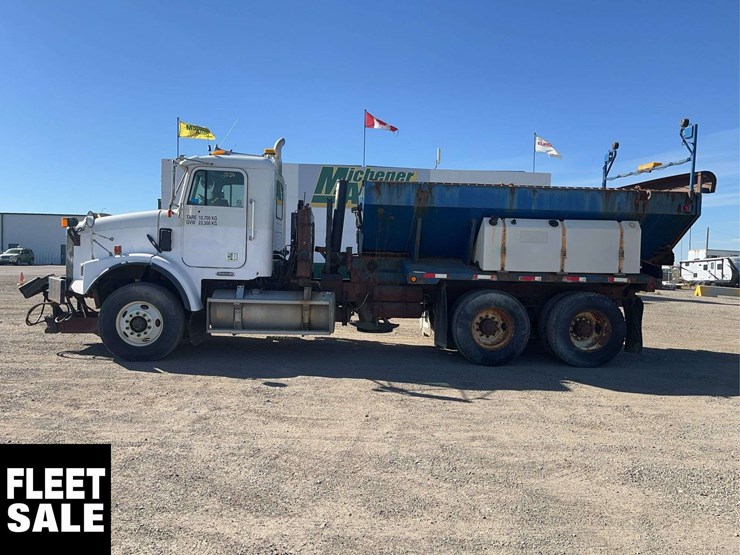 2002-freightliner-fld112-image-2