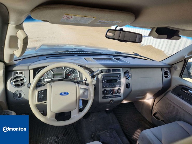 2011-ford-expedition-image-17