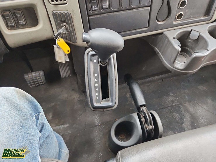 2013-international-durastar-4300-image-21
